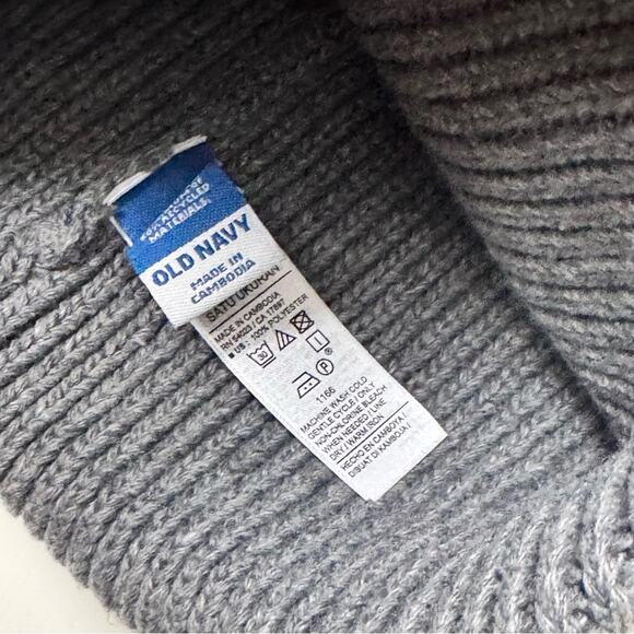 Old Navy Women’s Cold Weather Winter Gray Knit Beanie Sz OS NWT - Picture 5 of 6